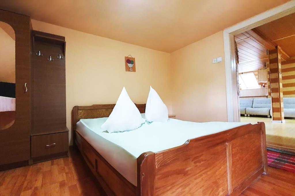 Casa Petruta Dambovicioara Hotel Podu Dimbovitei Bagian luar foto