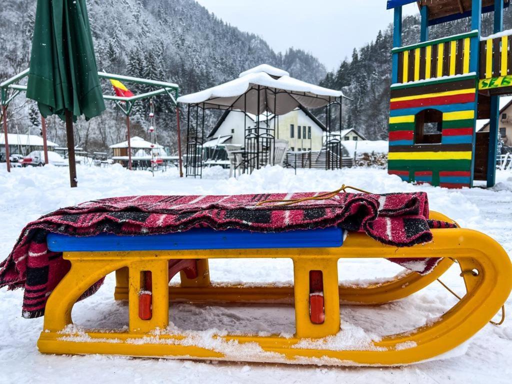 Casa Petruta Dambovicioara Hotel Podu Dimbovitei Bagian luar foto